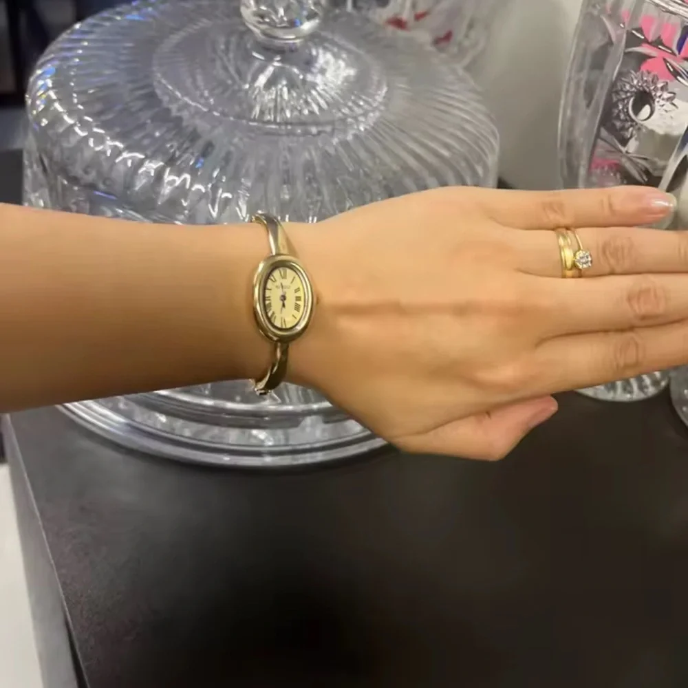 Baignoire Vintage Gold Oval Bracelet Watch